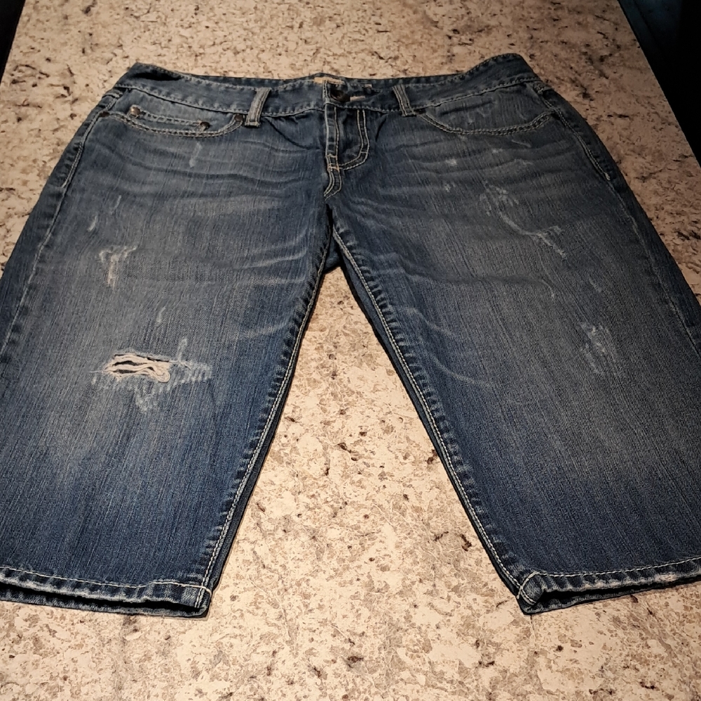 BKE Hannah Capri's Size 30